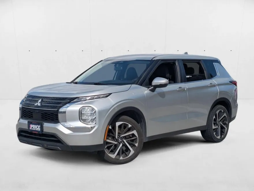 2023 Mitsubishi Outlander SE S-AWC photo 1