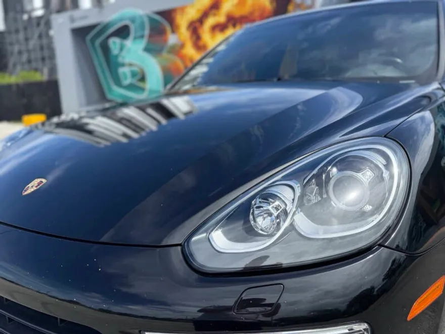 2018 Porsche Cayenne Base Platinum Edition photo 1