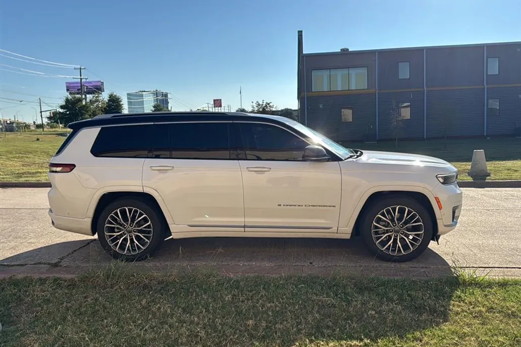 2021 Jeep Grand Cherokee L Summit Reserve photo 1