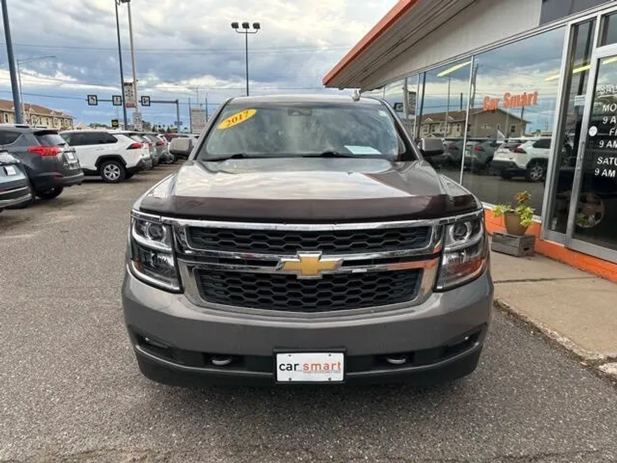 2017 Chevrolet Suburban LT photo 1