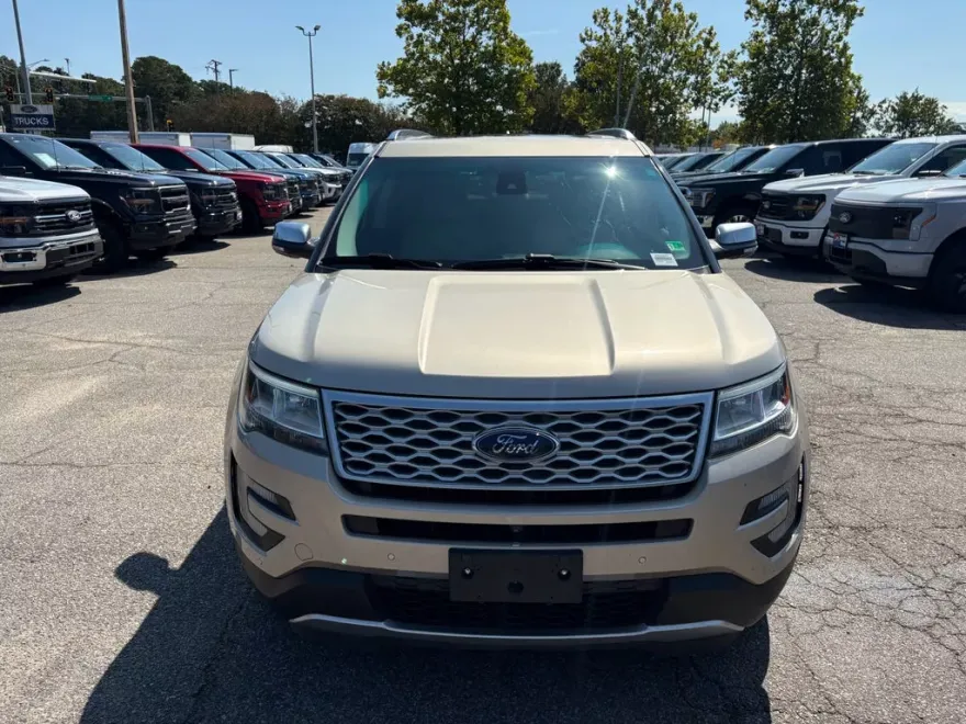 2017 Ford Explorer Platinum photo 1