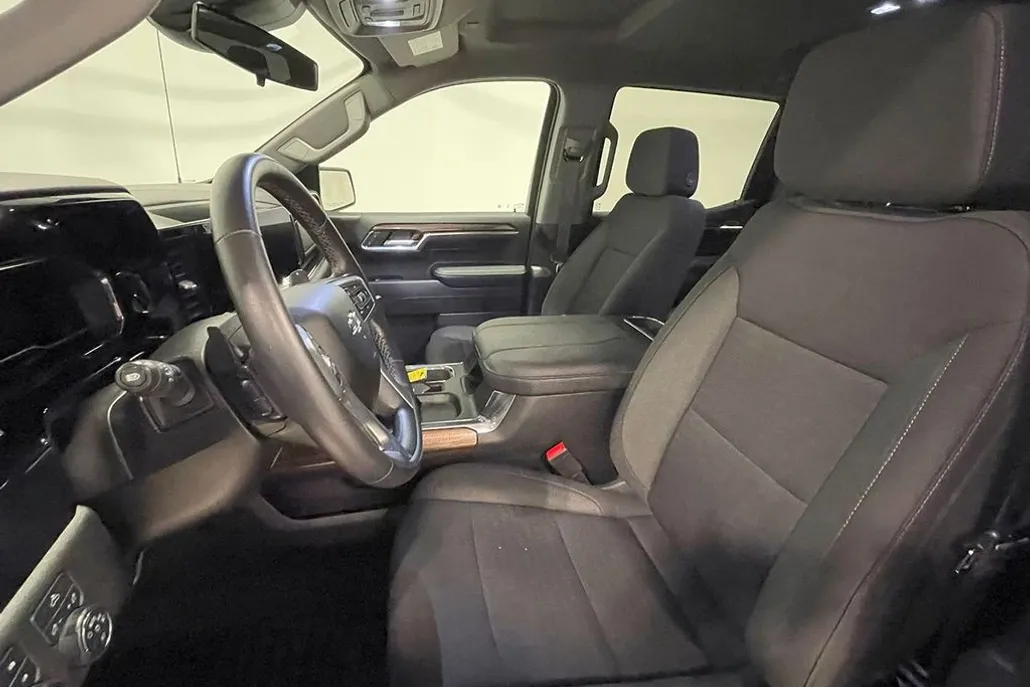2023 Chevrolet Silverado 1500 RST photo 1