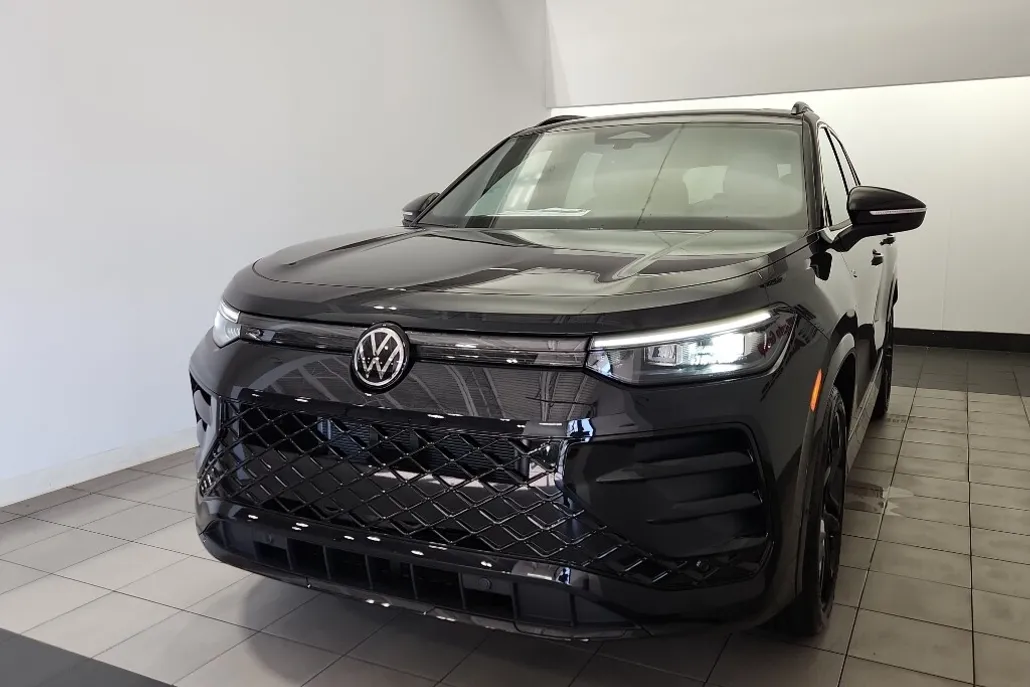 2025 Volkswagen Tiguan SE R-Line Black photo 1