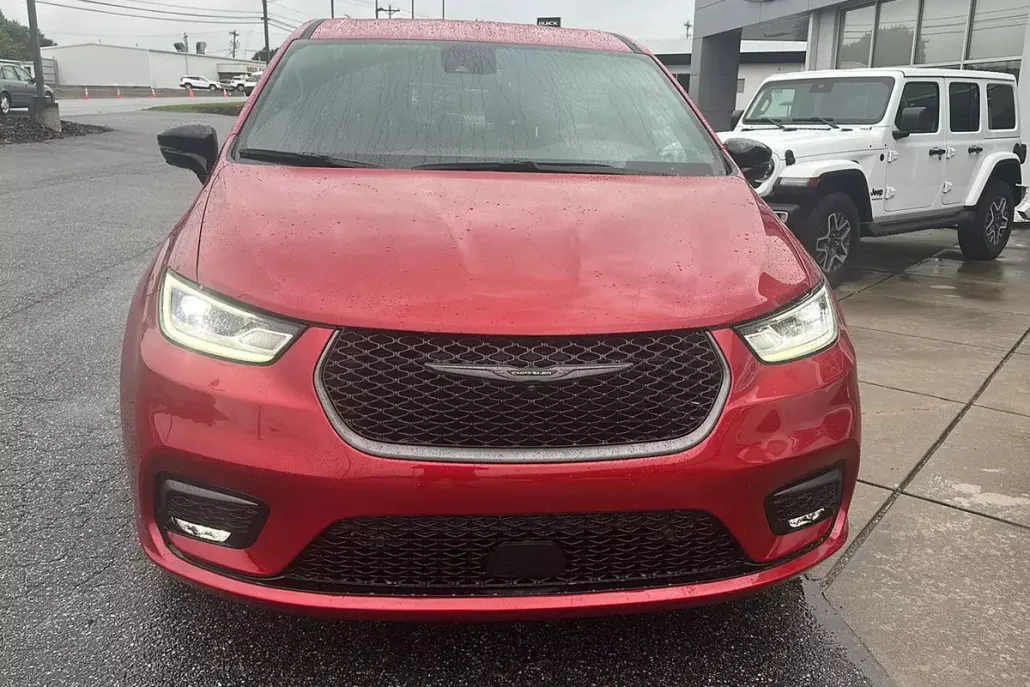 2026 Chrysler Pacifica photo 1