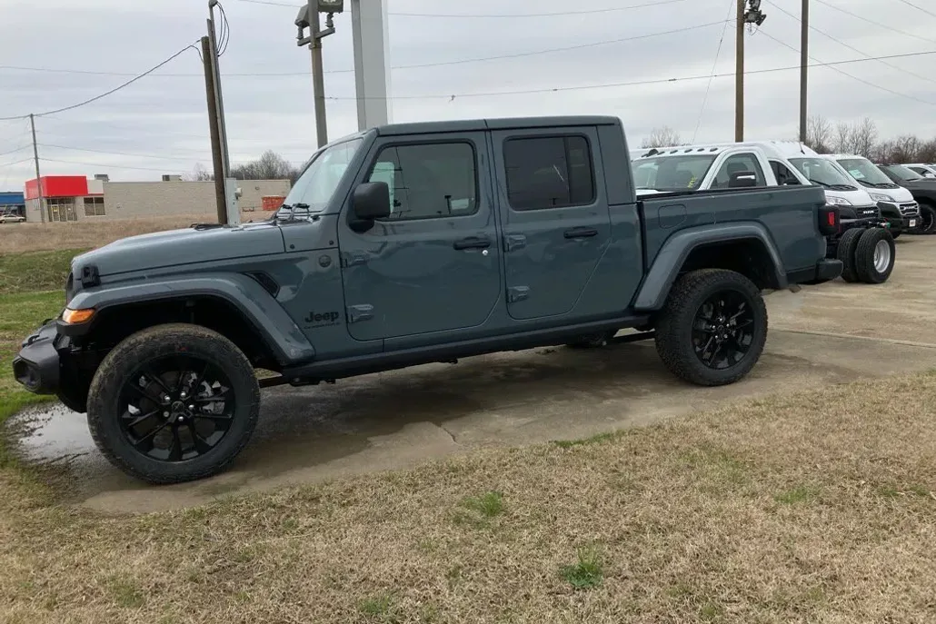 2025 Jeep Gladiator Sport photo 1