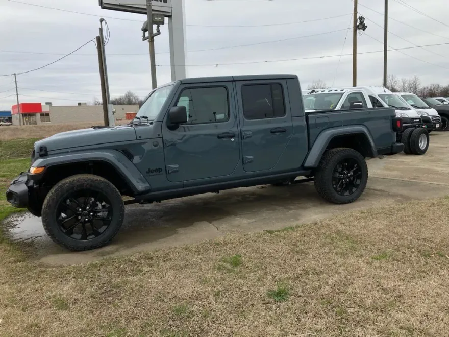 2025 Jeep Gladiator Sport photo 1