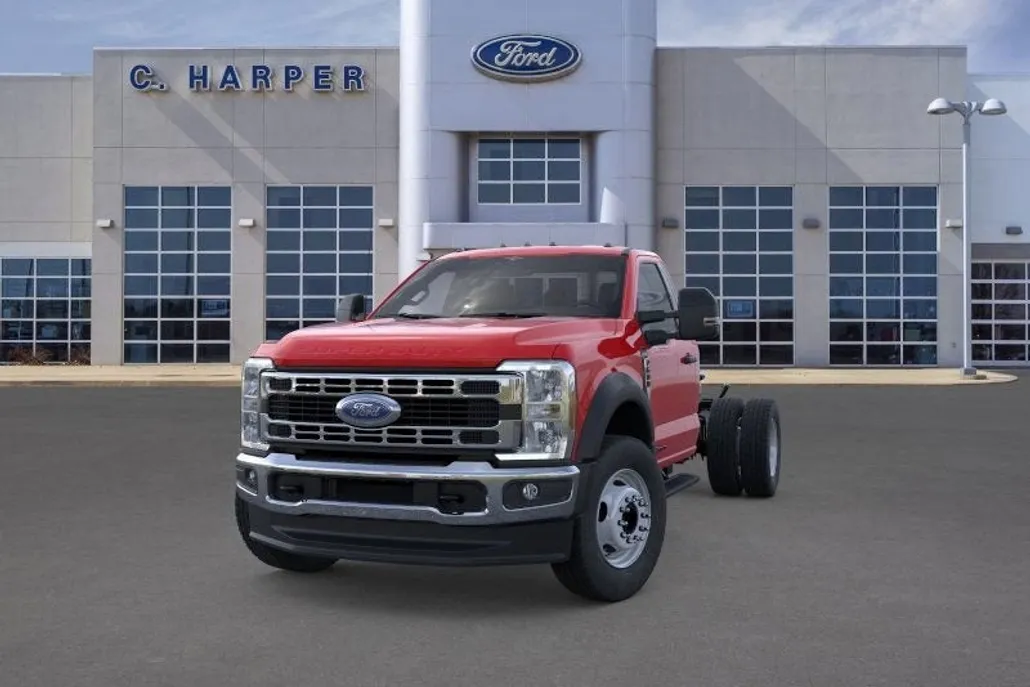 2025 Ford F-600 photo 1