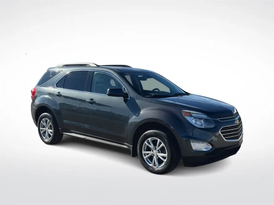 2017 Chevrolet Equinox LT photo 1