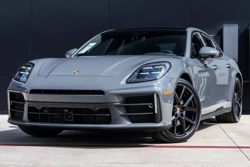 2025 Porsche Panamera 4 photo 1