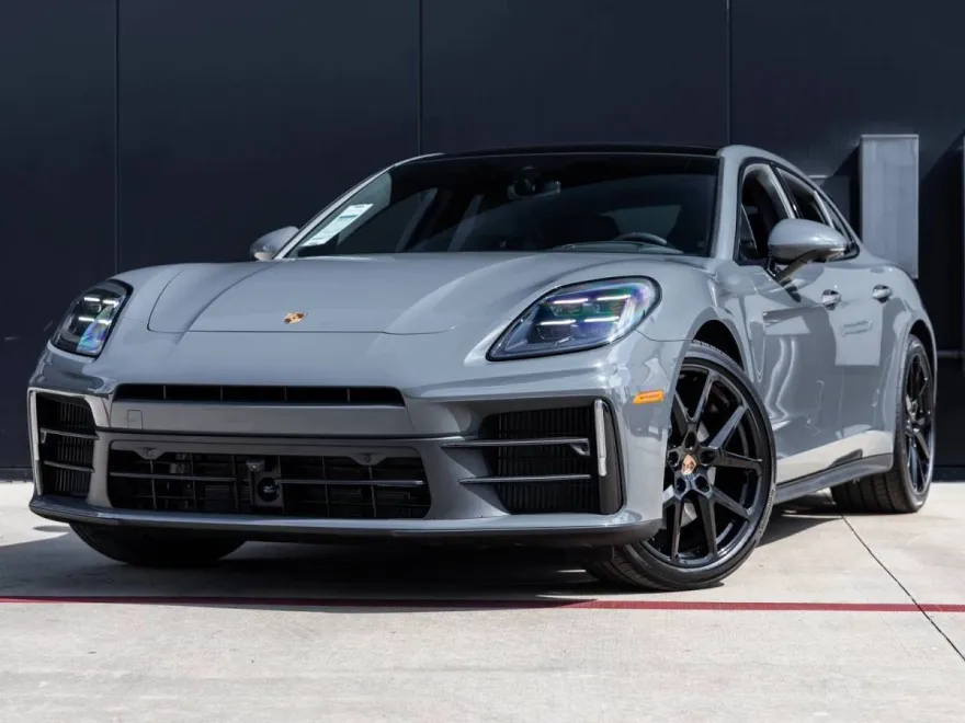 2025 Porsche Panamera 4 photo 1