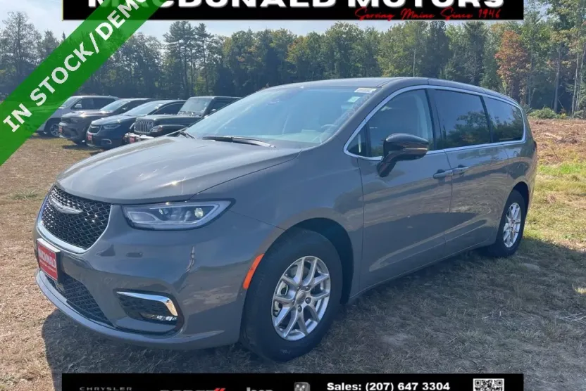 2024 Chrysler Pacifica Touring L photo 1