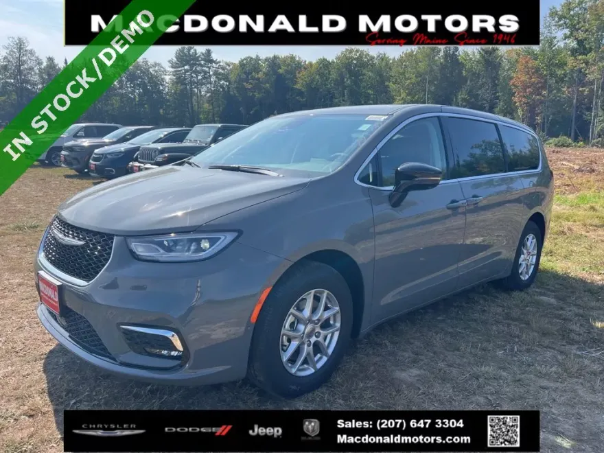 2024 Chrysler Pacifica Touring L photo 1