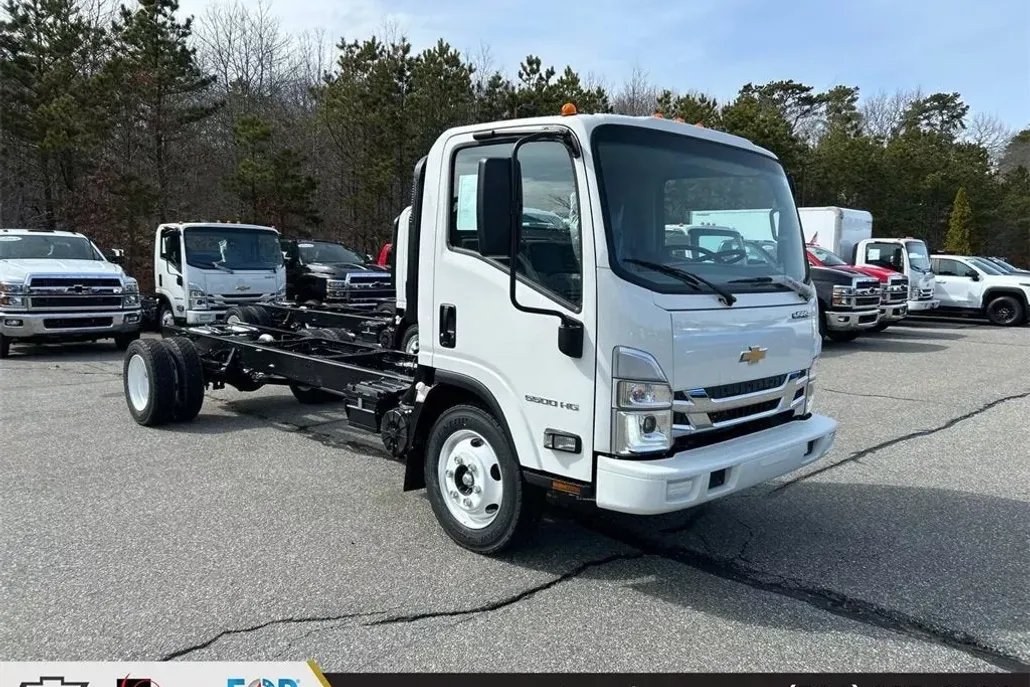 2025 Chevrolet Silverado photo 1