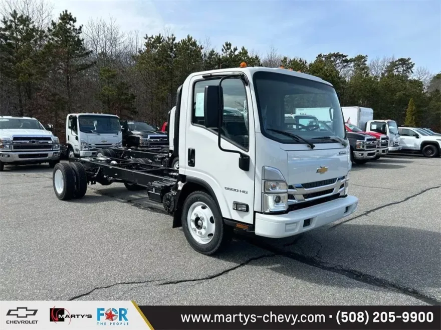 2025 Chevrolet Silverado photo 1