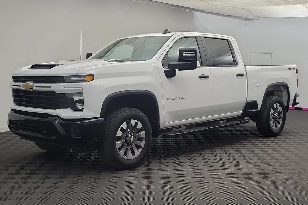 2025 Chevrolet Silverado 2500HD Custom photo 1