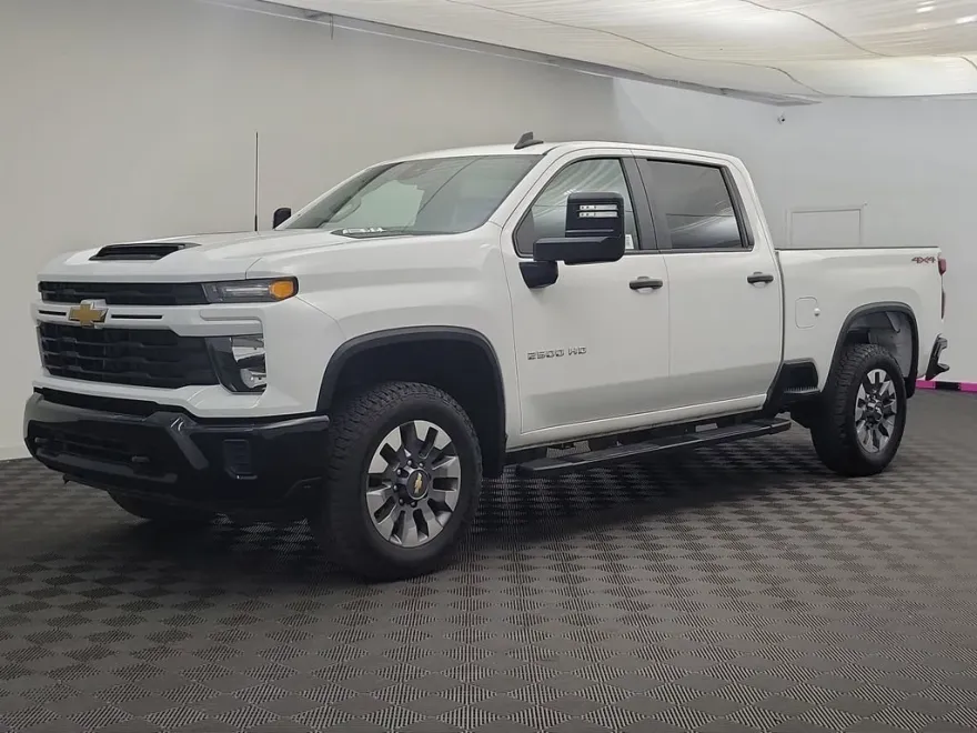 2025 Chevrolet Silverado 2500HD Custom photo 1