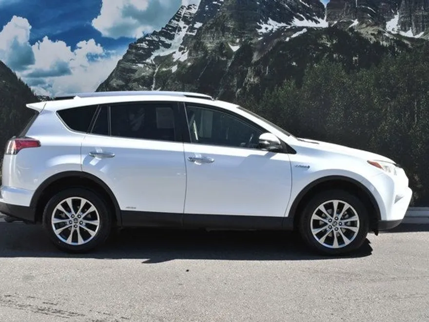 2017 Toyota RAV4 Hybrid Limited photo 1