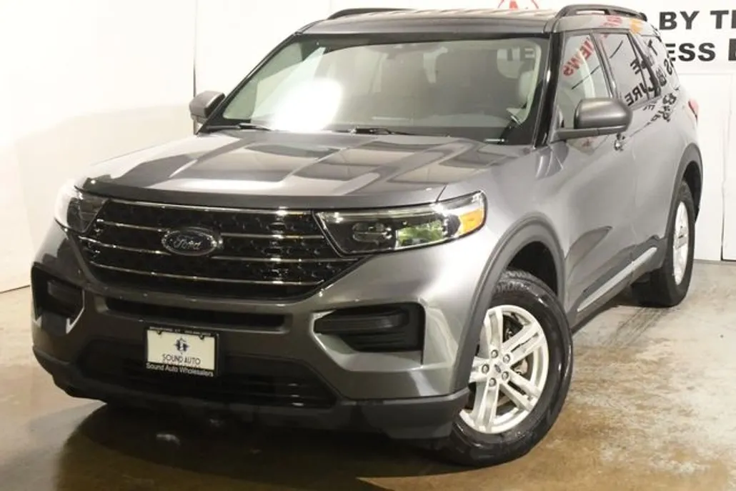2022 Ford Explorer XLT photo 1