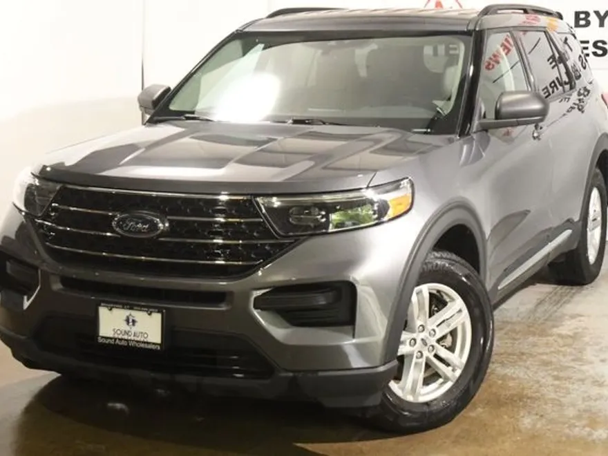 2022 Ford Explorer XLT photo 1
