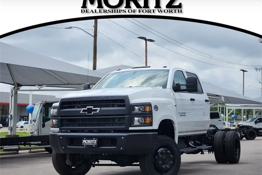 2024 Chevrolet Silverado 5500HD Work Truck photo 1
