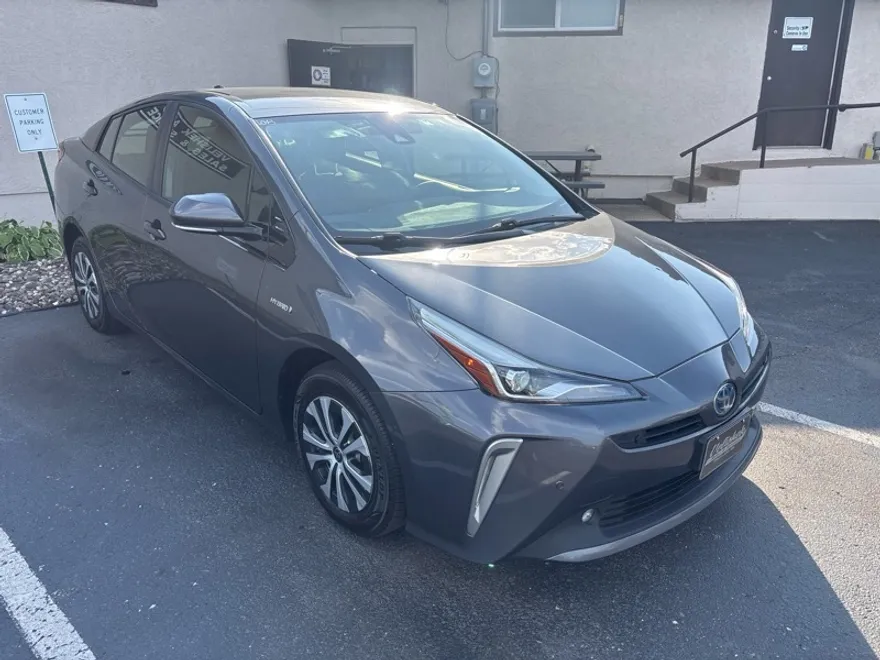2020 Toyota Prius LE AWD-e photo 1