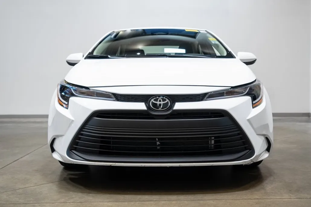 2024 Toyota Corolla LE photo 1