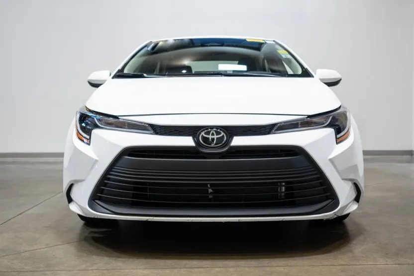 2024 Toyota Corolla LE photo 1
