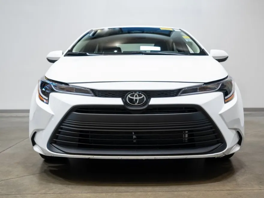 2024 Toyota Corolla LE photo 1