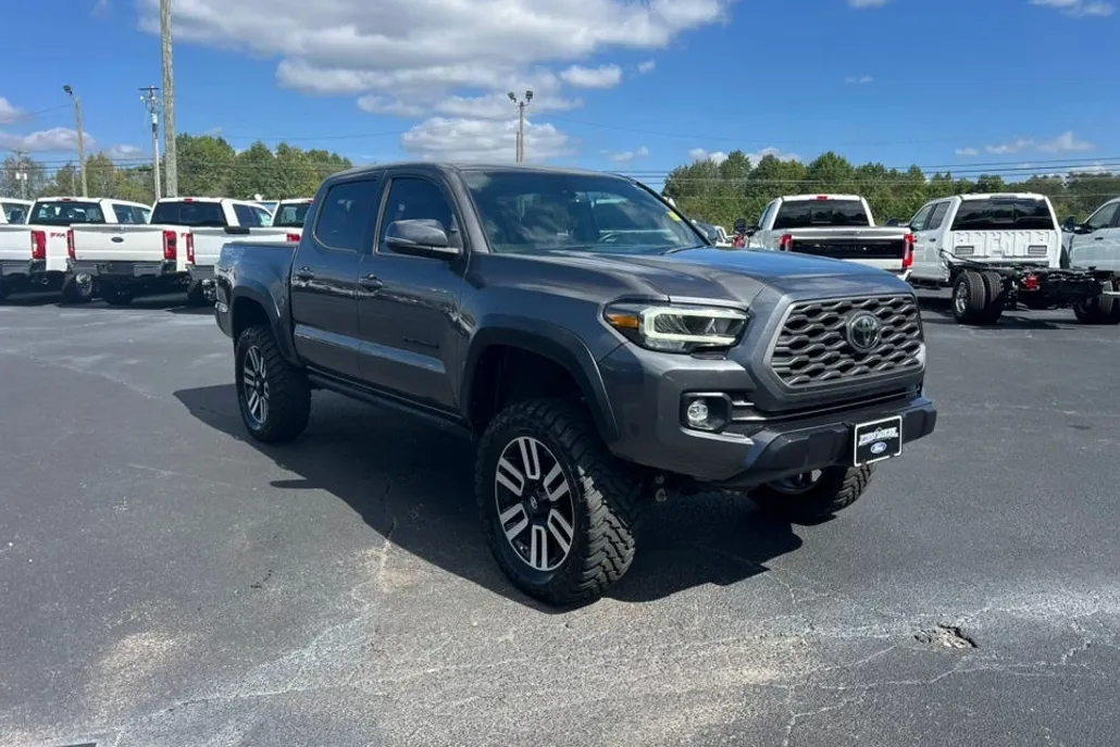 2021 Toyota Tacoma TRD Off-Road V6 photo 1