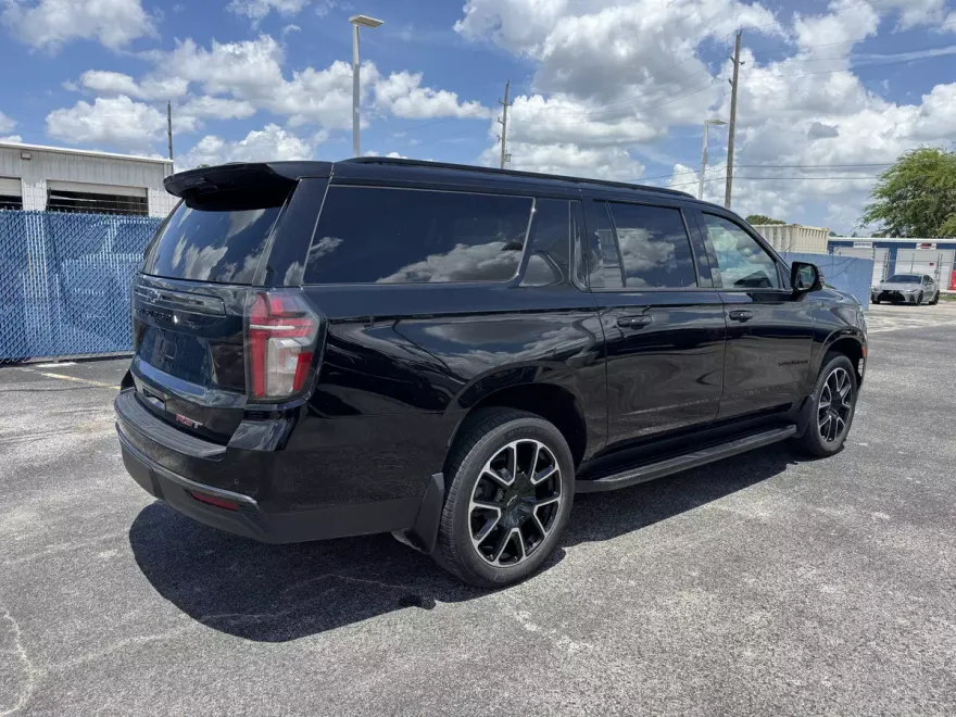 2022 Chevrolet Suburban RST photo 1