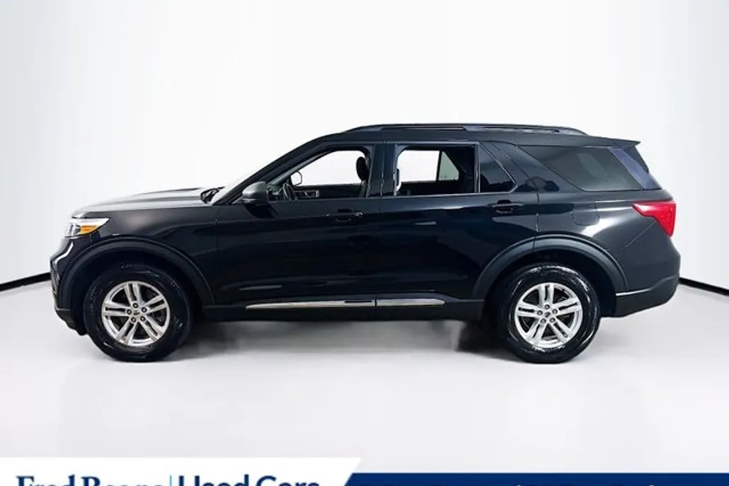 2023 Ford Explorer XLT photo 1