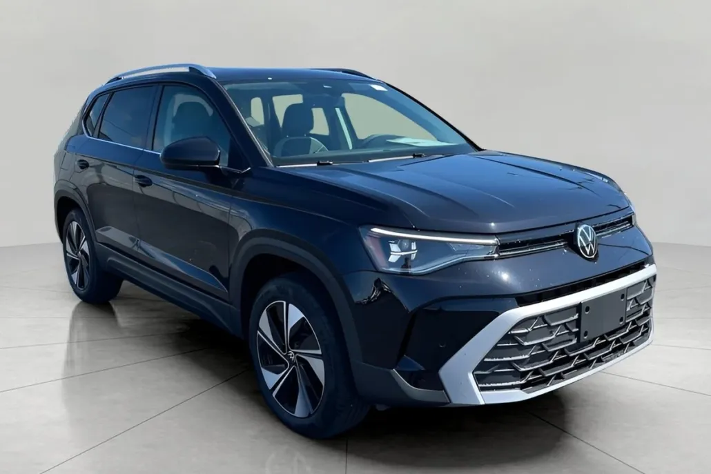 2025 Volkswagen Taos SE photo 1