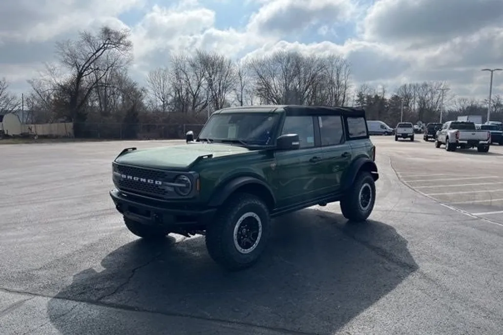 2024 Ford Bronco Badlands photo 1