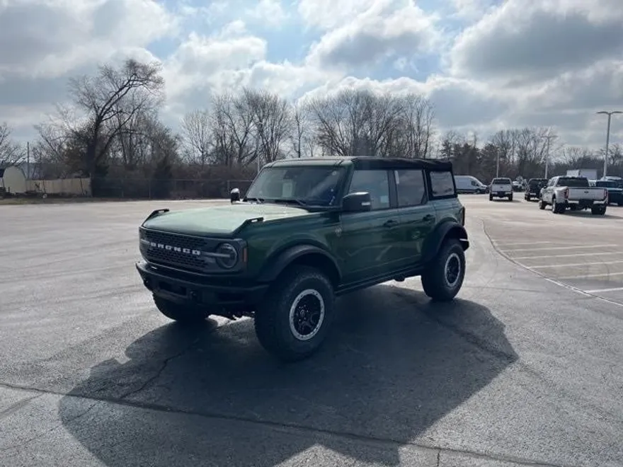 2024 Ford Bronco Badlands photo 1