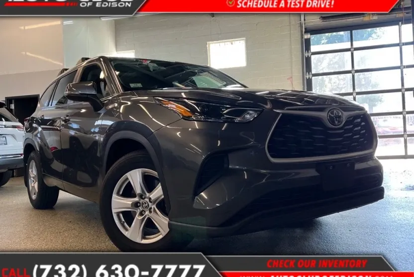 2023 Toyota Highlander L photo 1