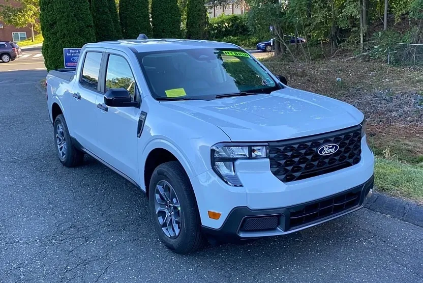 2025 Ford Maverick XLT photo 1