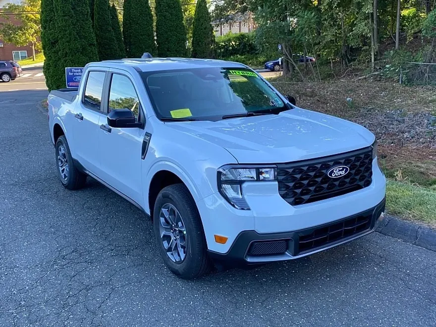 2025 Ford Maverick XLT photo 1