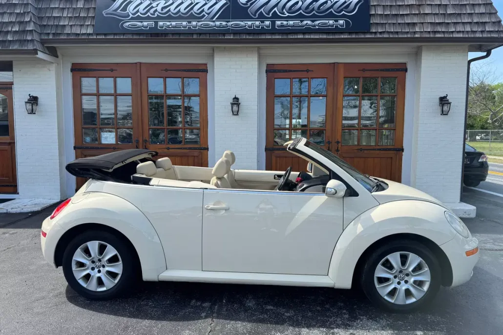 2009 Volkswagen Beetle 2.5L Convertible photo 1