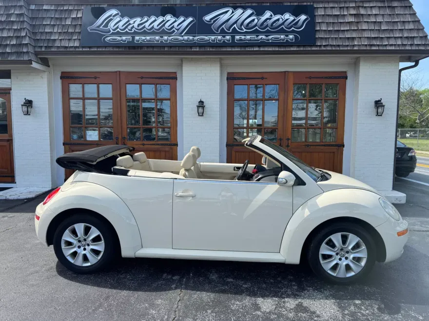 2009 Volkswagen Beetle 2.5L Convertible photo 1