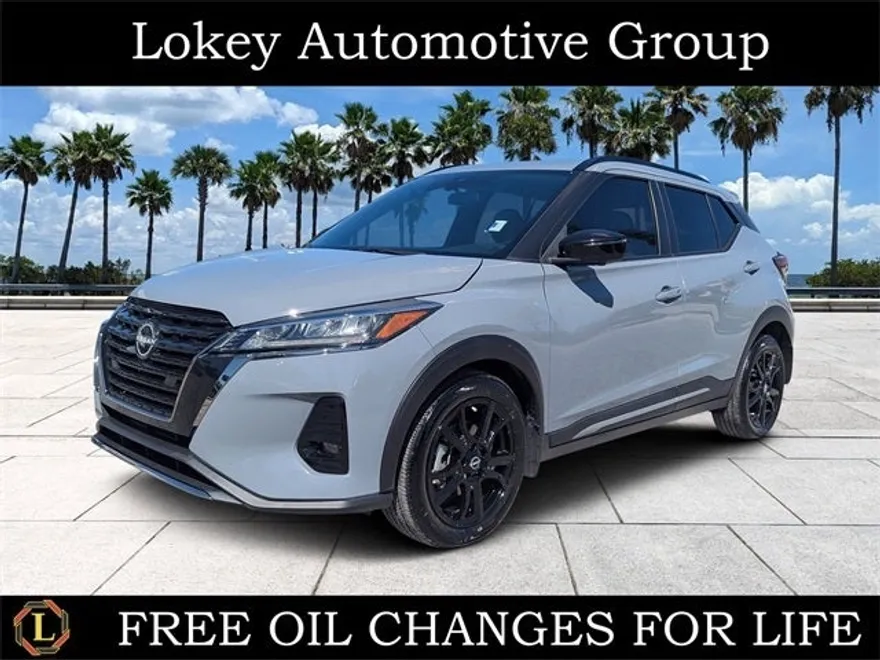 2024 Nissan Kicks SR photo 1