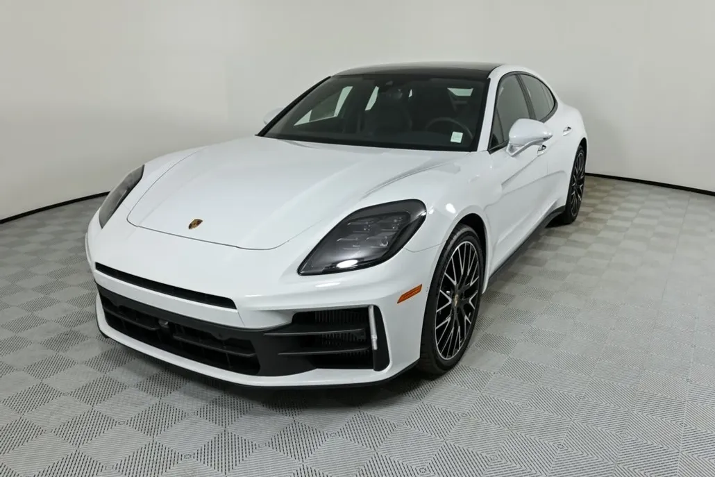 2025 Porsche Panamera Base photo 1