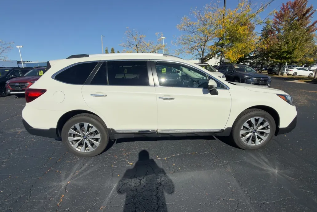 2018 Subaru Outback Touring photo 1