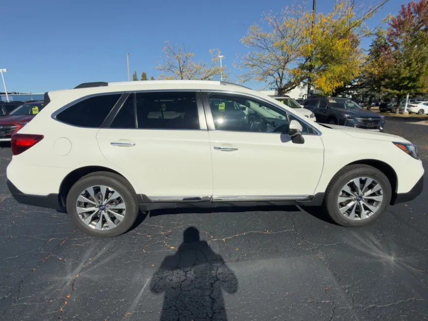 2018 Subaru Outback Touring photo 1