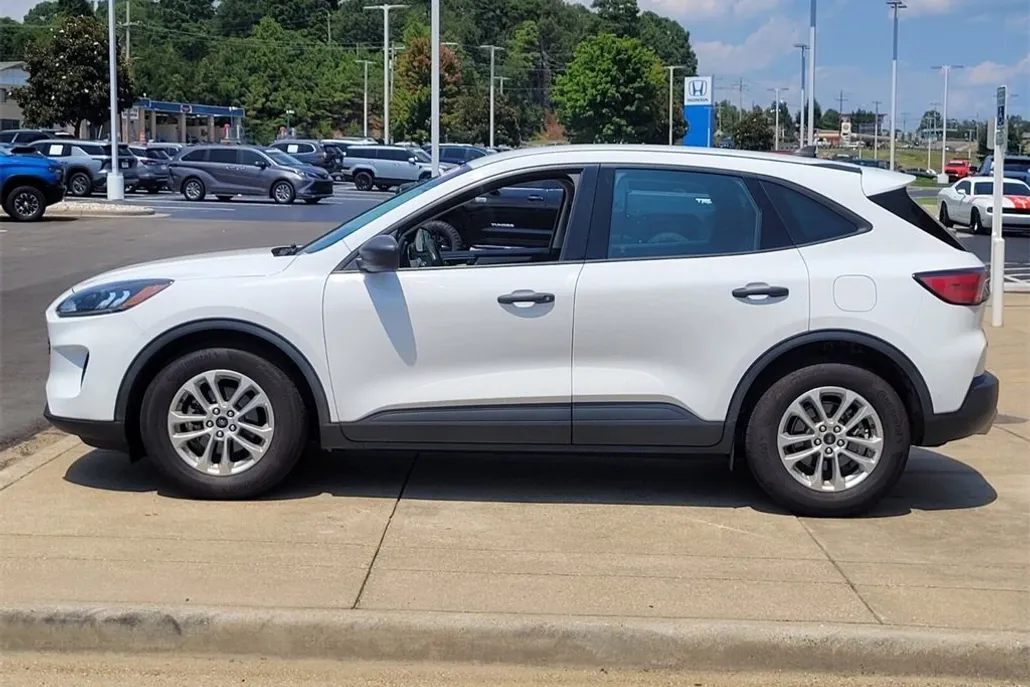 2021 Ford Escape S photo 1