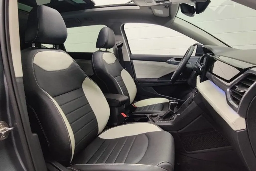 2025 Volkswagen Taos SEL photo 1
