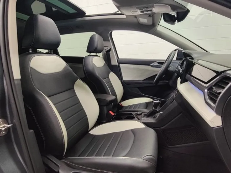 2025 Volkswagen Taos SEL photo 1