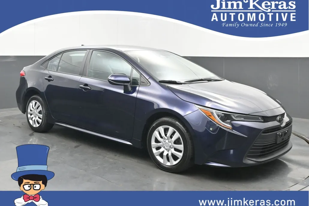 2023 Toyota Corolla LE photo 1
