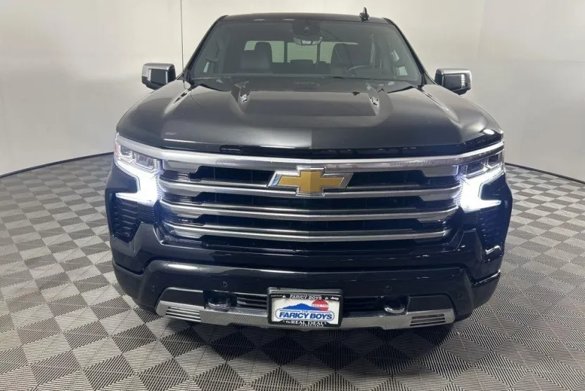 2025 Chevrolet Silverado 1500 High Country photo 1