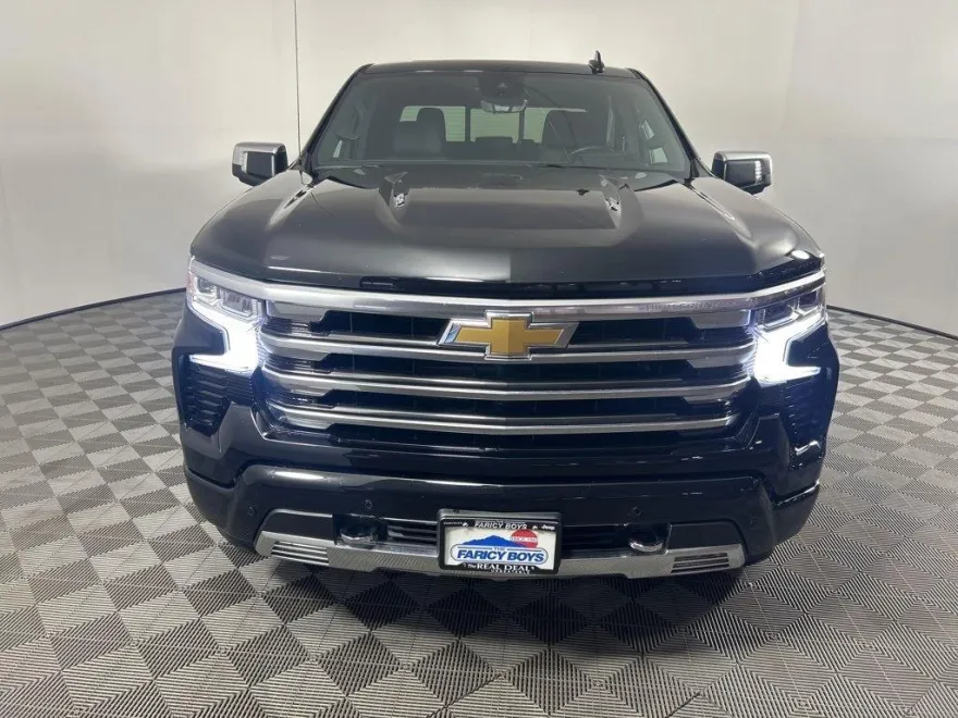 2025 Chevrolet Silverado 1500 High Country photo 1