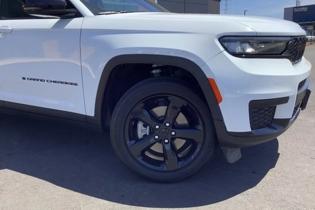 2023 Jeep Grand Cherokee Altitude photo 1